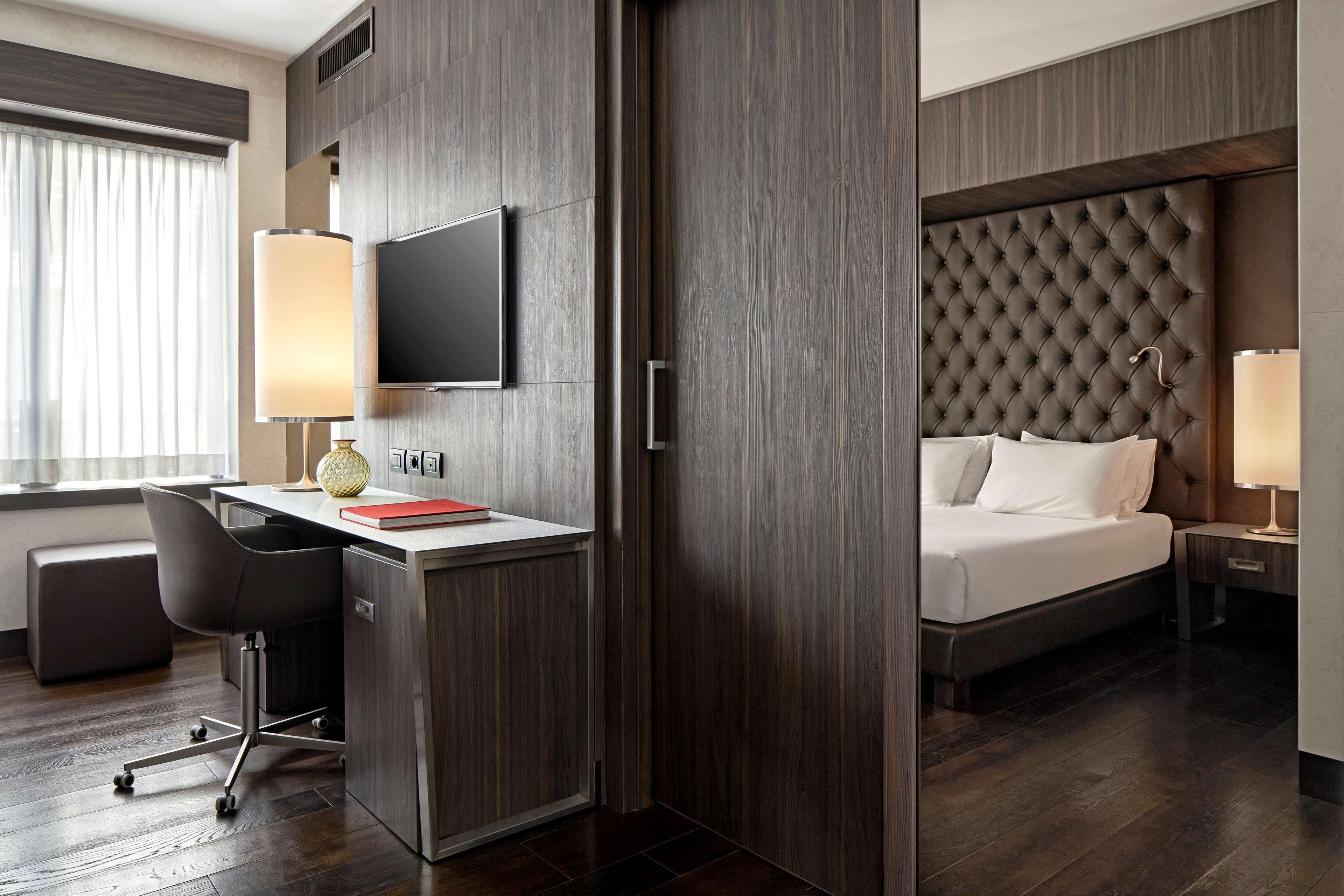 Hyatt Centric Milan Centrale Bagian luar foto