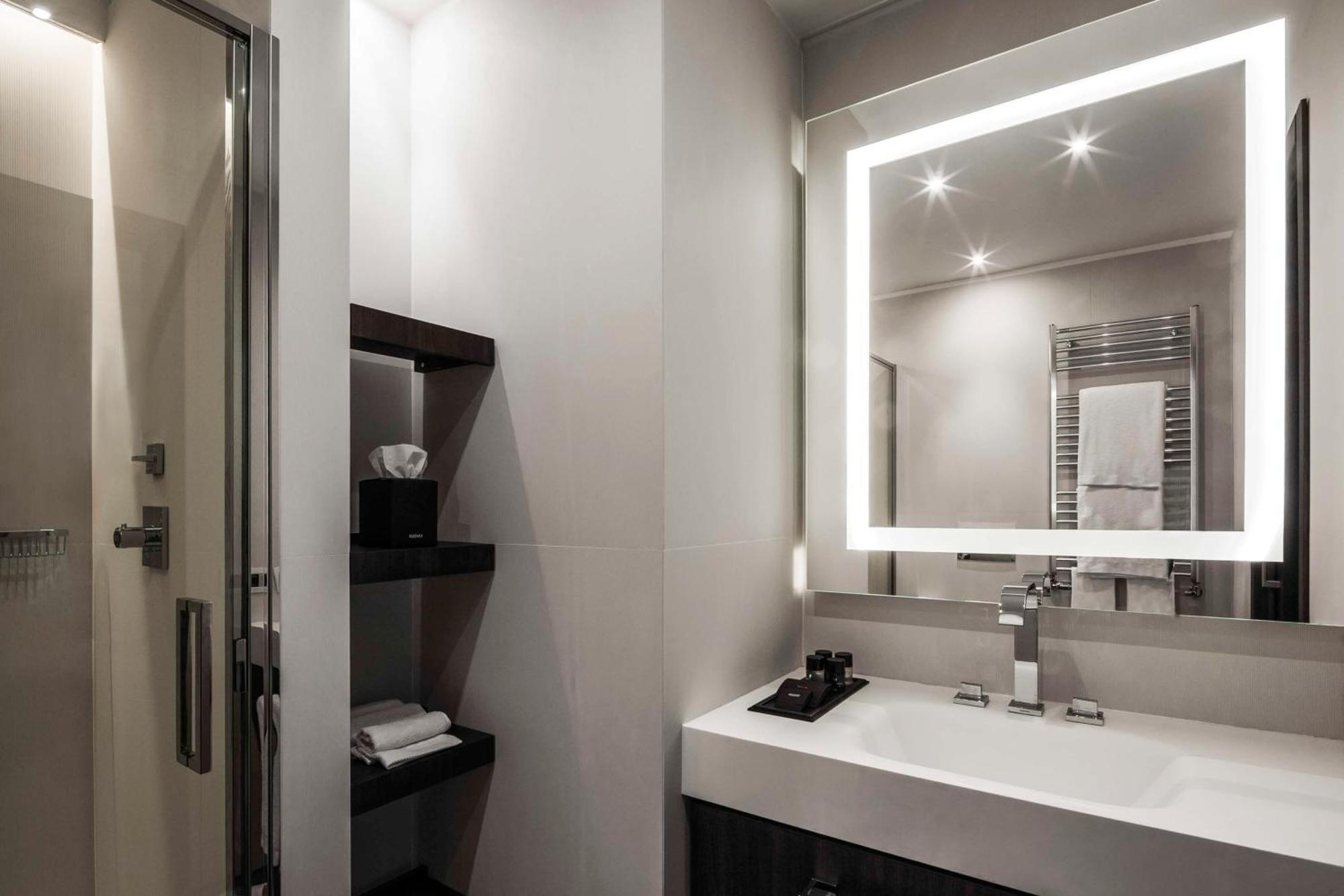 Hyatt Centric Milan Centrale Bagian luar foto