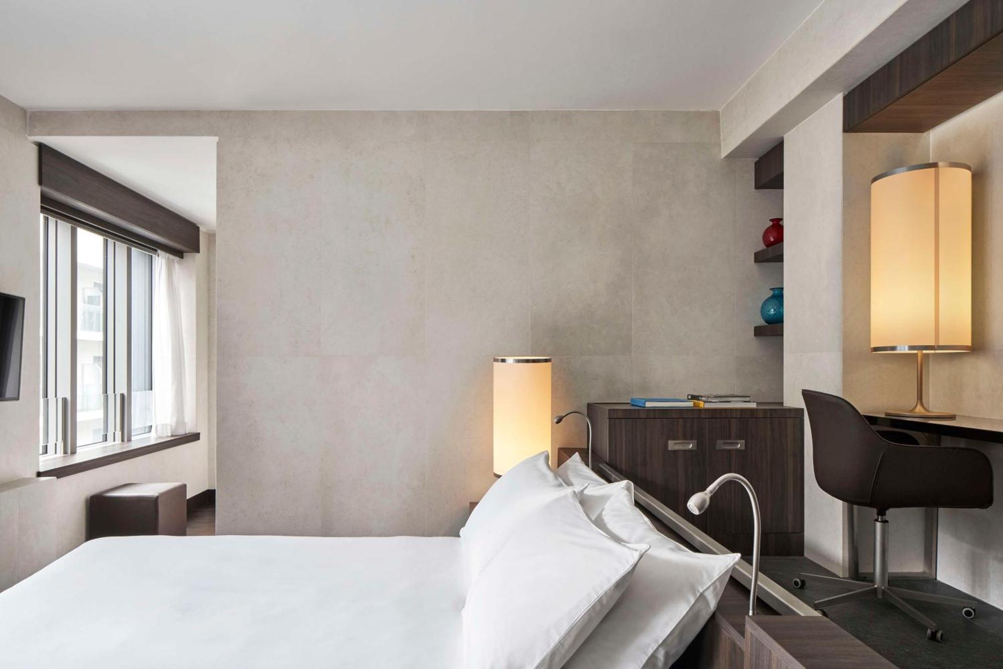 Hyatt Centric Milan Centrale Bagian luar foto