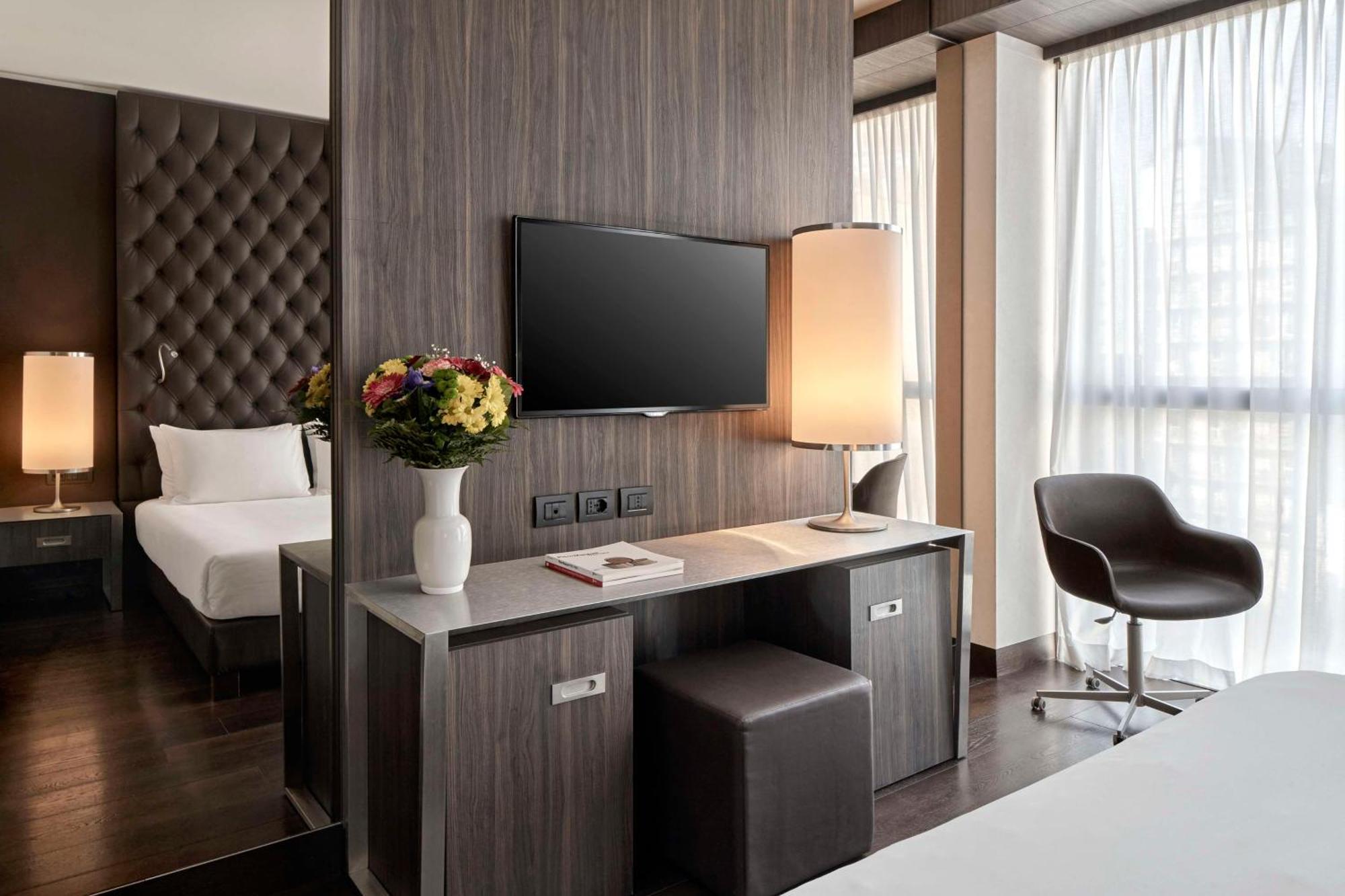 Hyatt Centric Milan Centrale Bagian luar foto